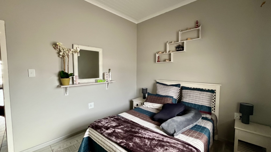 2 Bedroom Property for Sale in Hoogland Western Cape